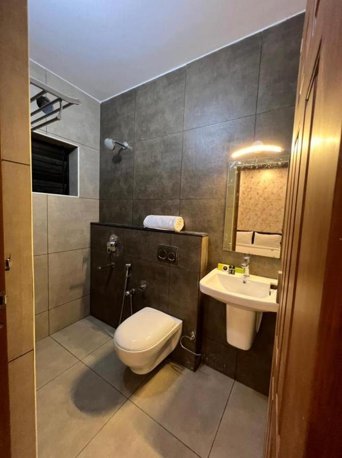 Hotel Nujoom Rooms & Apartments Kochi Екстериор снимка